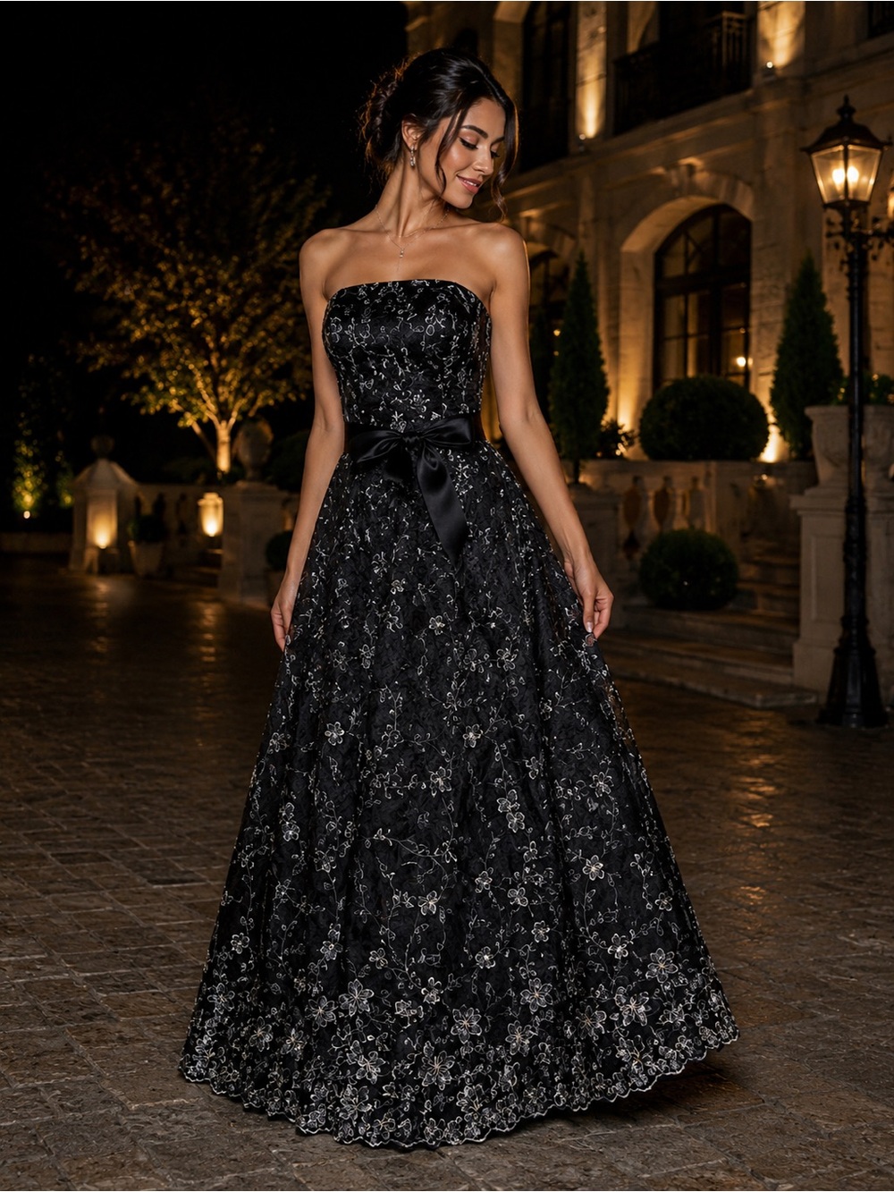 Avanti Design Black Embroidered Evening Gown Size 8 strapless Gala Dress
